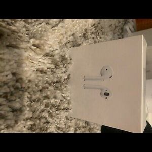 Apple Wireless Airpods 2nd Generation with charging case. Model (MV7N2AM/A)